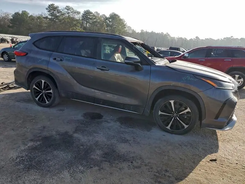 2021 TOYOTA HIGHLANDER XSE  