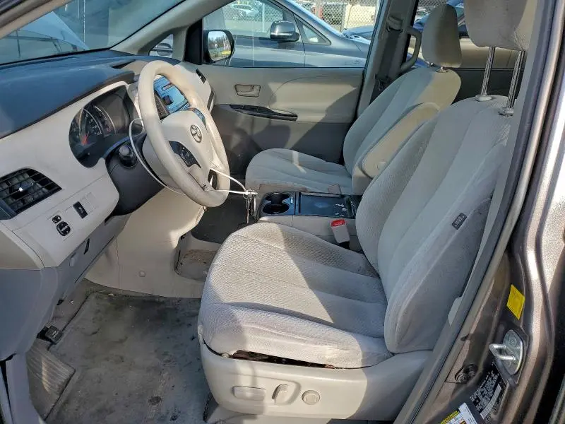 2011 TOYOTA SIENNA LE 8-PASSENGER  