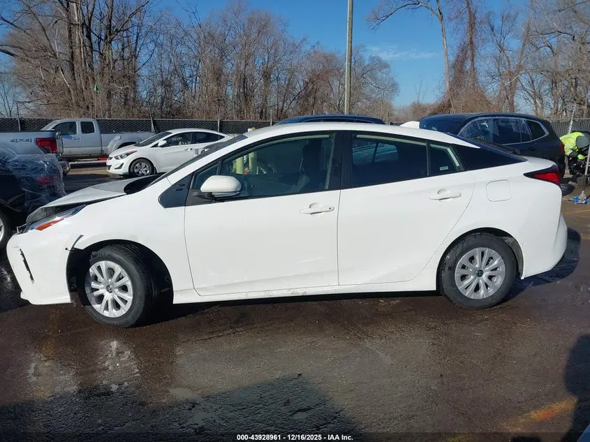 2022 TOYOTA PRIUS LE