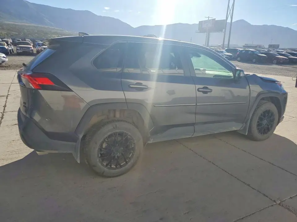 2022 TOYOTA RAV4 LE  