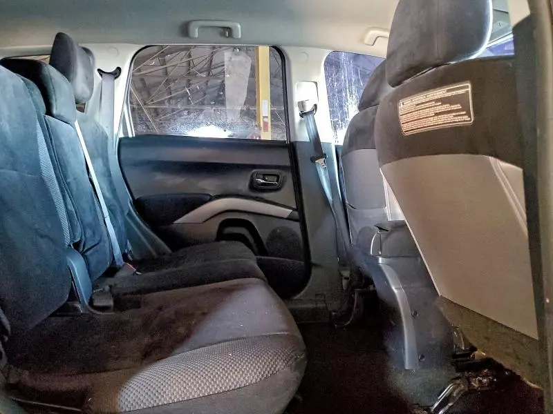 2011 MITSUBISHI OUTLANDER ES  