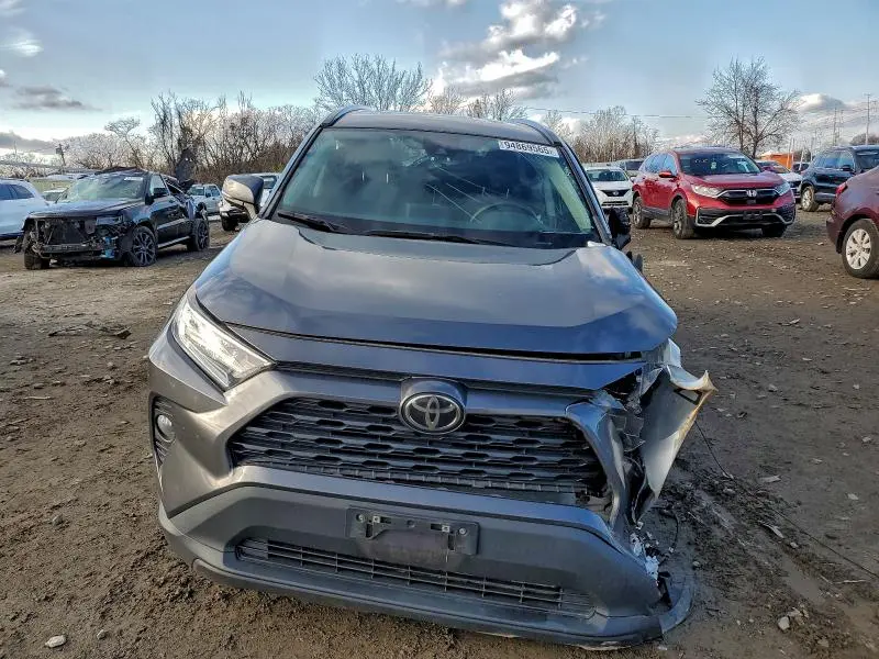 2021 TOYOTA RAV4 XLE  