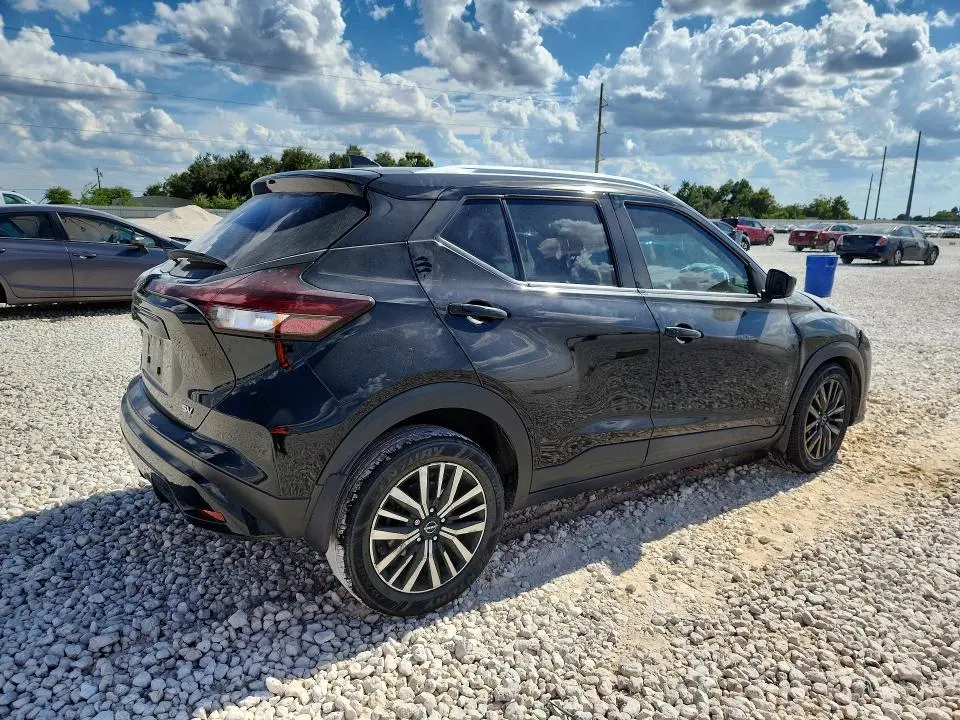 2024 NISSAN KICKS SV  