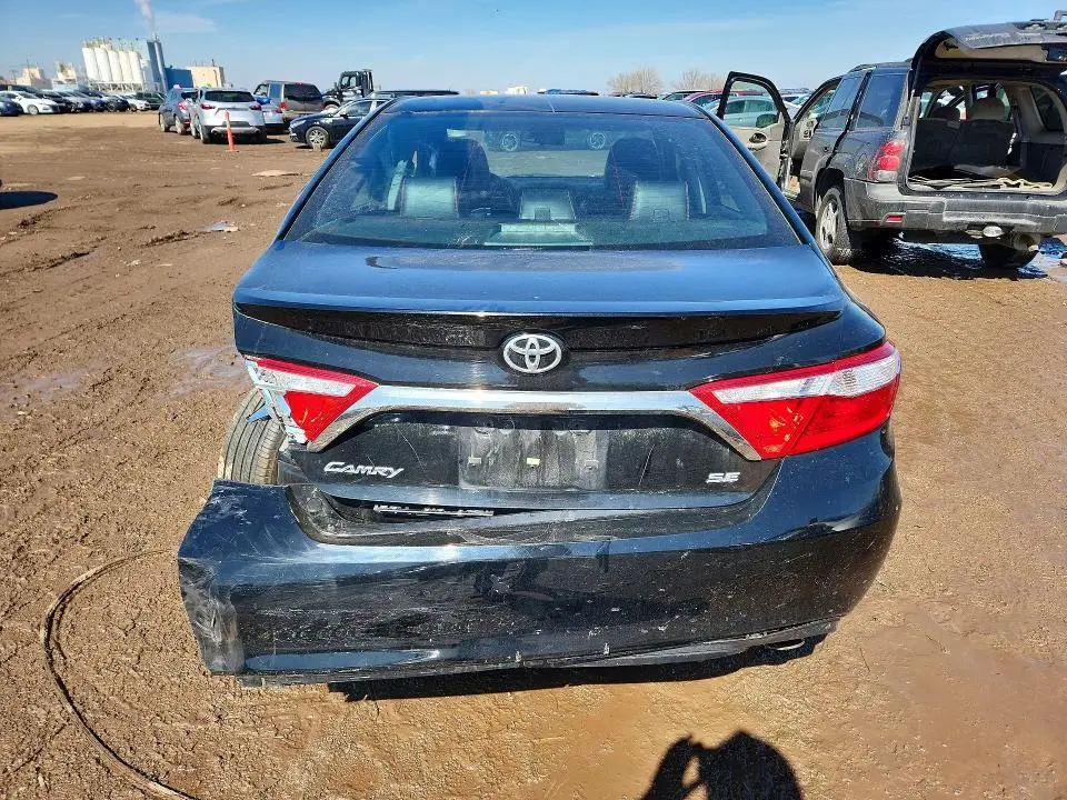2015 TOYOTA CAMRY SE  