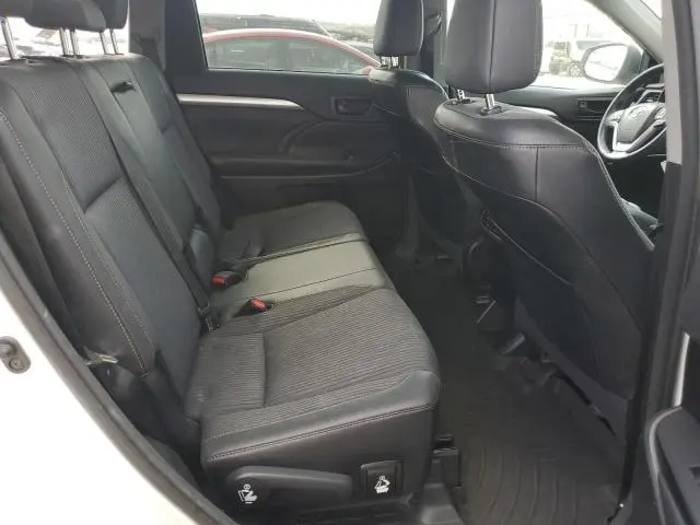 2016 TOYOTA HIGHLANDER LE  