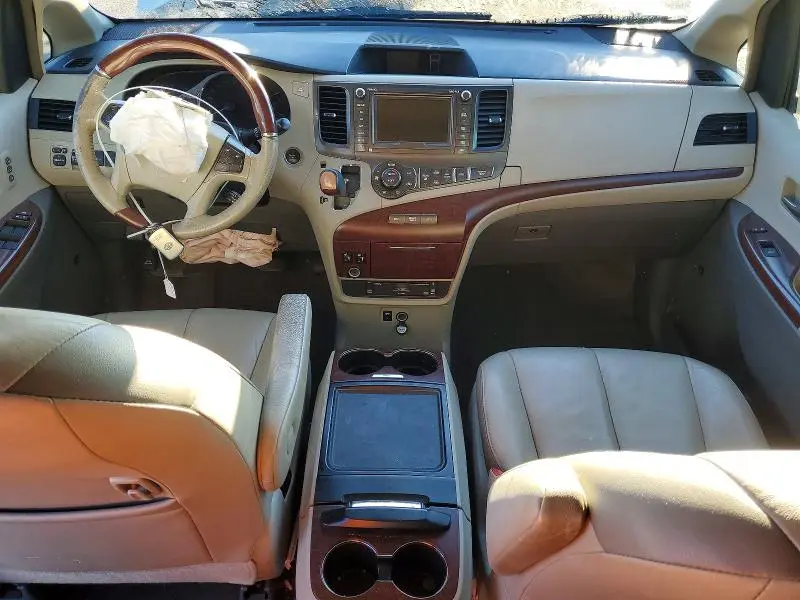 2013 TOYOTA SIENNA XLE  