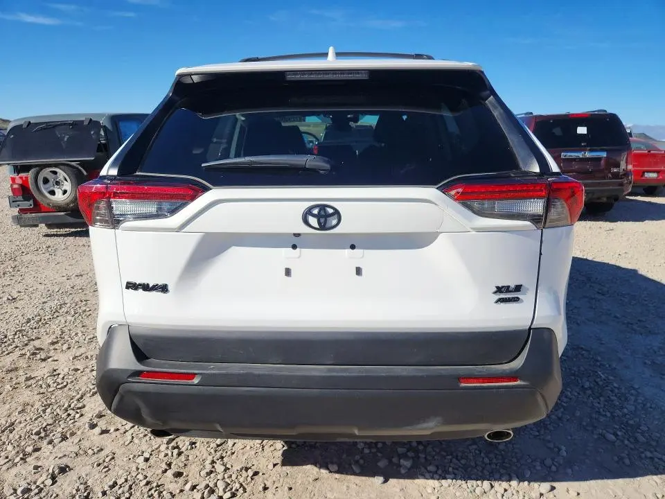 2025 TOYOTA RAV4 XLE  