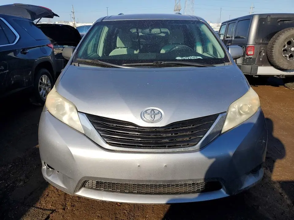 2011 TOYOTA SIENNA   