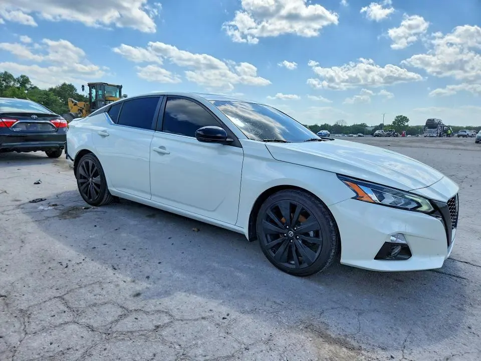 2022 NISSAN ALTIMA SR  