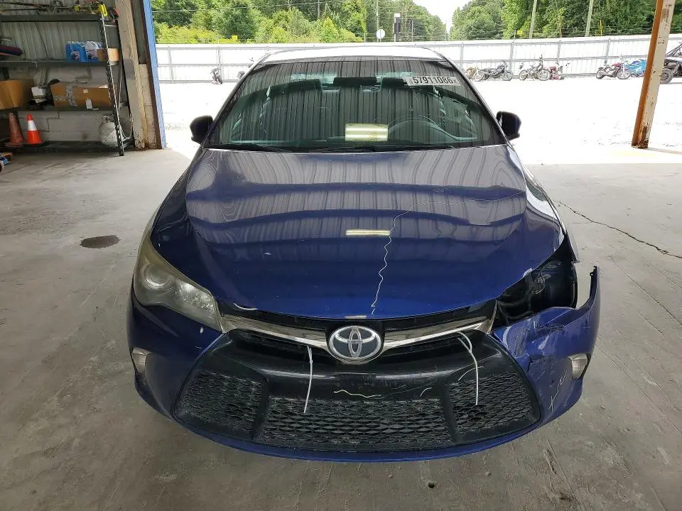 2016 TOYOTA CAMRY SE  