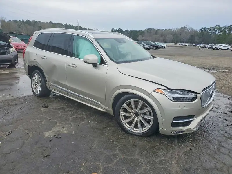 2017 VOLVO XC90 T6  