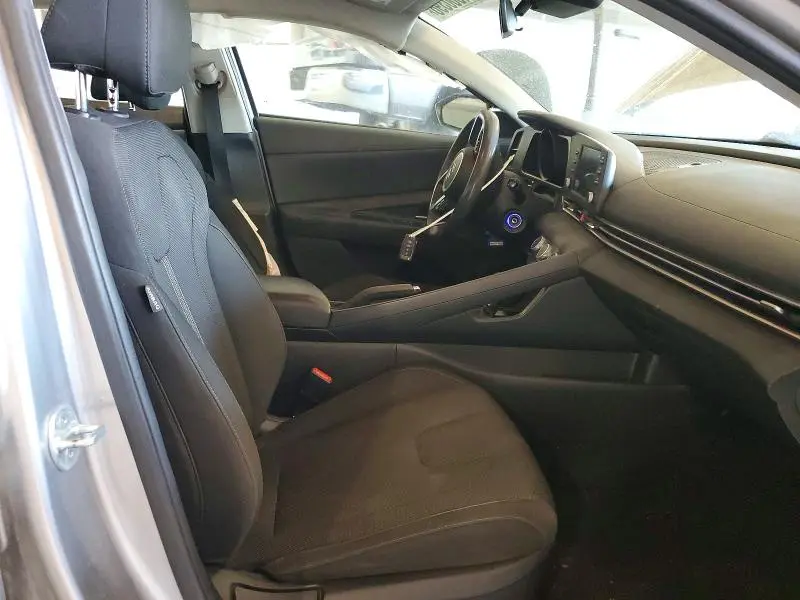 2021 HYUNDAI ELANTRA SE  