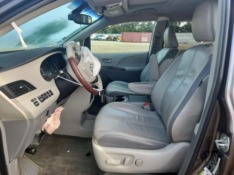 2013 TOYOTA SIENNA LIMITED 7-PASSENGER  