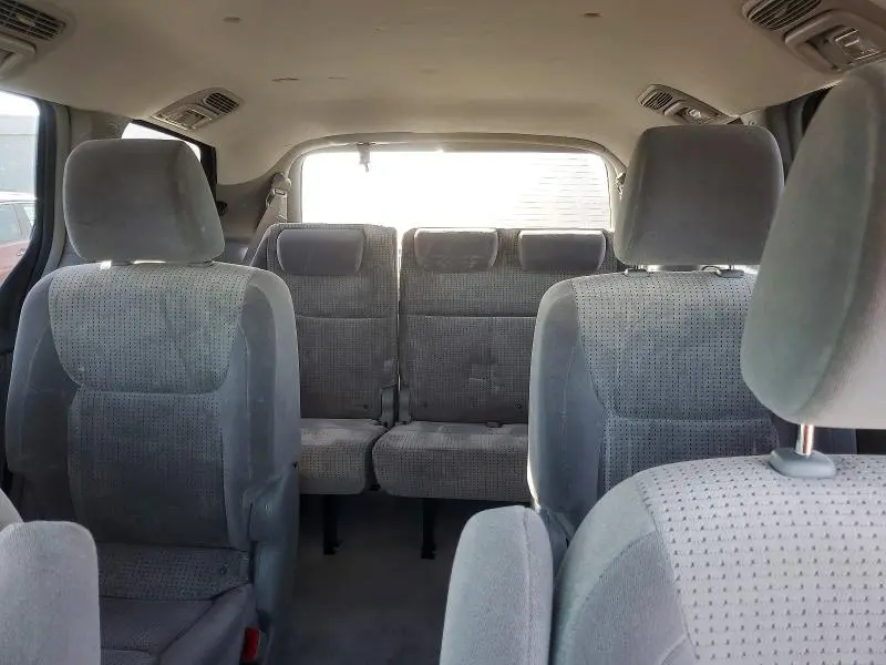 2010 TOYOTA SIENNA LE 8-PASSENGER  