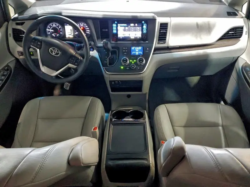 2017 TOYOTA SIENNA XLE  