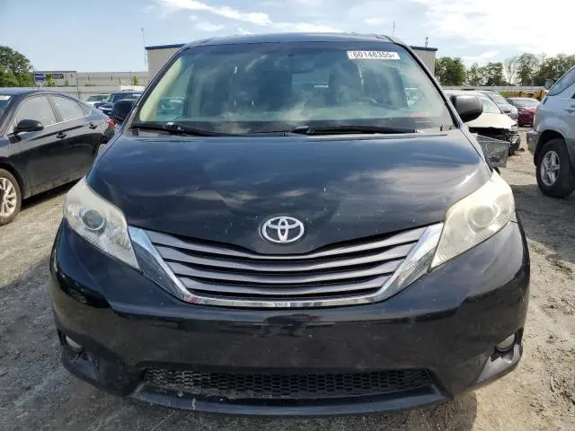 2016 TOYOTA SIENNA XLE  