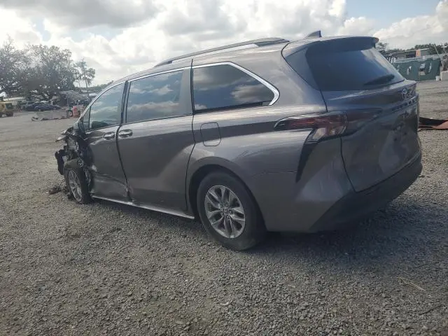 2023 TOYOTA SIENNA XLE  
