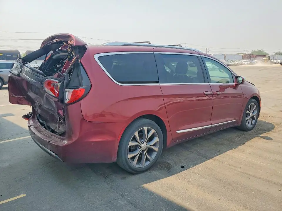 2017 CHRYSLER PACIFICA LIMITED  