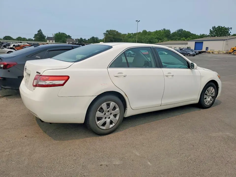 2011 TOYOTA CAMRY LE  
