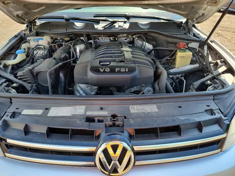 2012 VOLKSWAGEN TOUAREG V6  