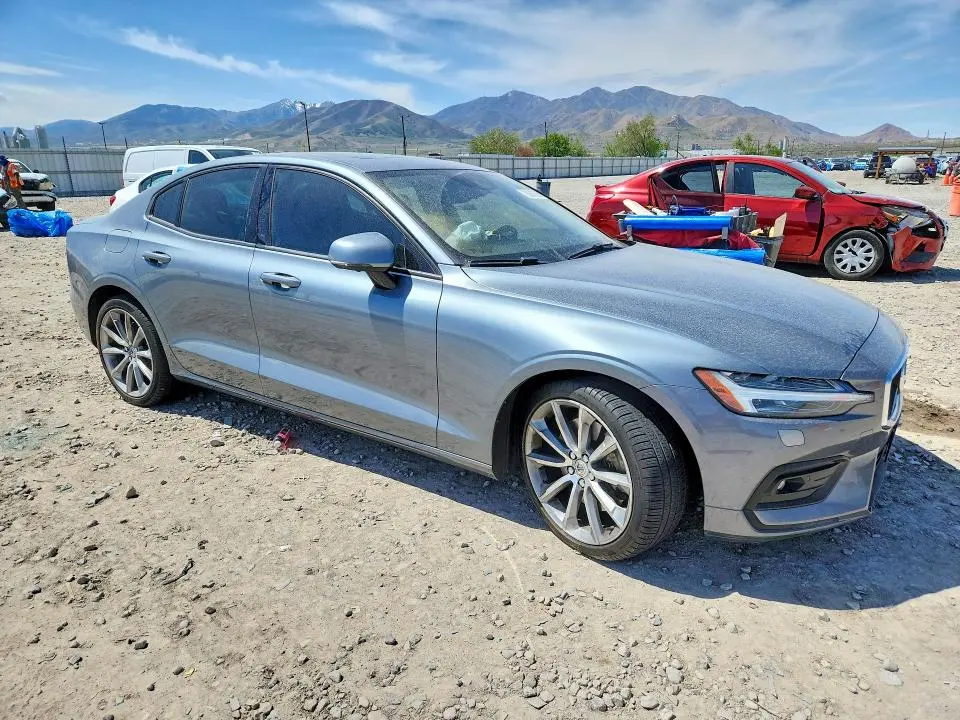 2019 VOLVO S60 T6 MOMENTUM  