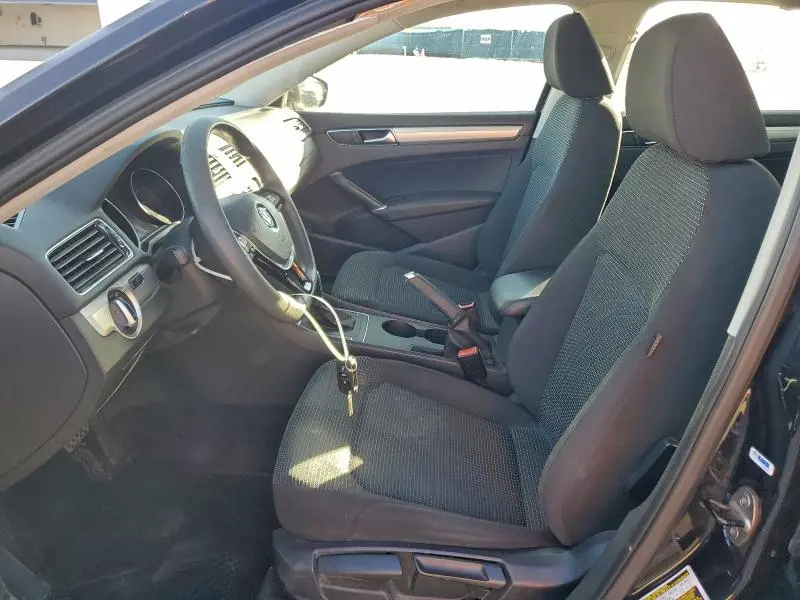 2017 VOLKSWAGEN PASSAT S  