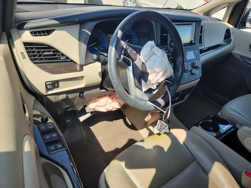 2018 TOYOTA SIENNA XLE 7-PASSENGER  
