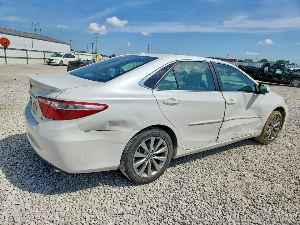 2017 TOYOTA CAMRY XLE  