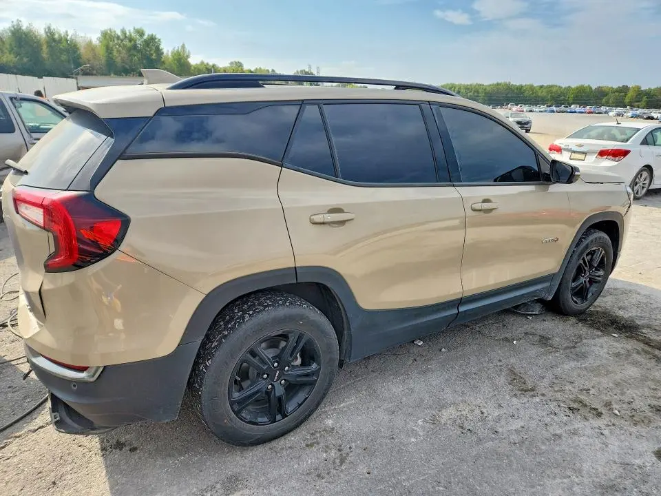 2022 GMC TERRAIN AT4  