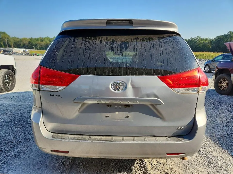 2013 TOYOTA SIENNA LE  
