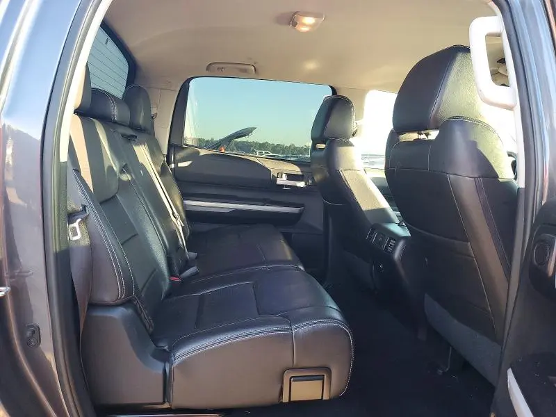 2018 TOYOTA TUNDRA CREWMAX SR5  