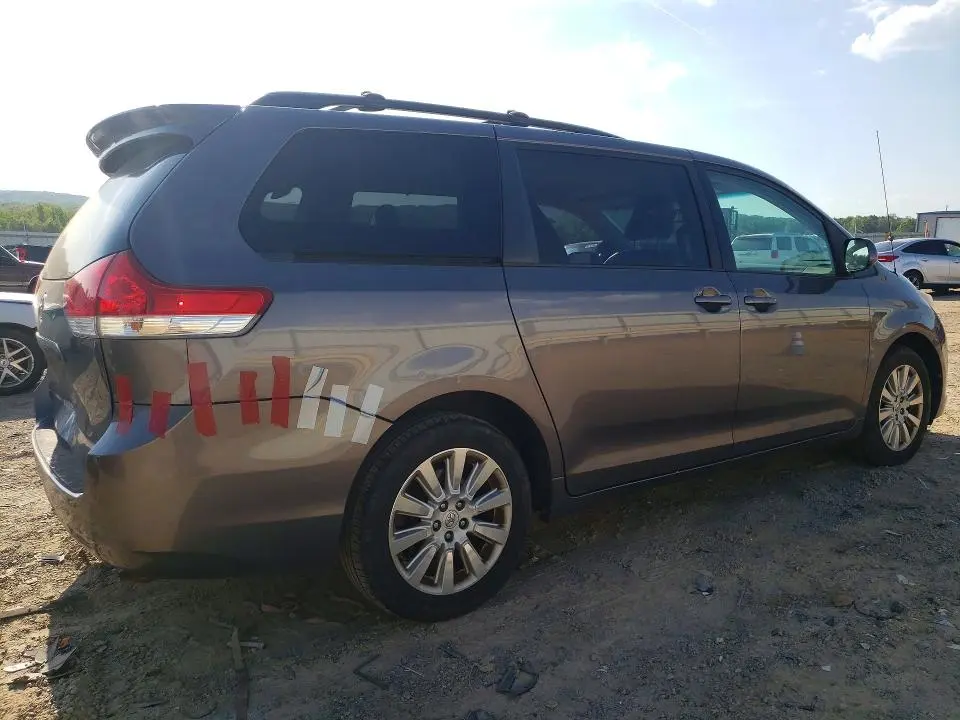 2013 TOYOTA SIENNA LE 7-PASSENGER  