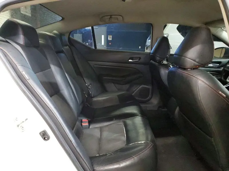 2021 NISSAN ALTIMA SR  