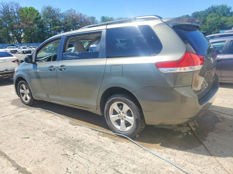 2011 TOYOTA SIENNA LE  