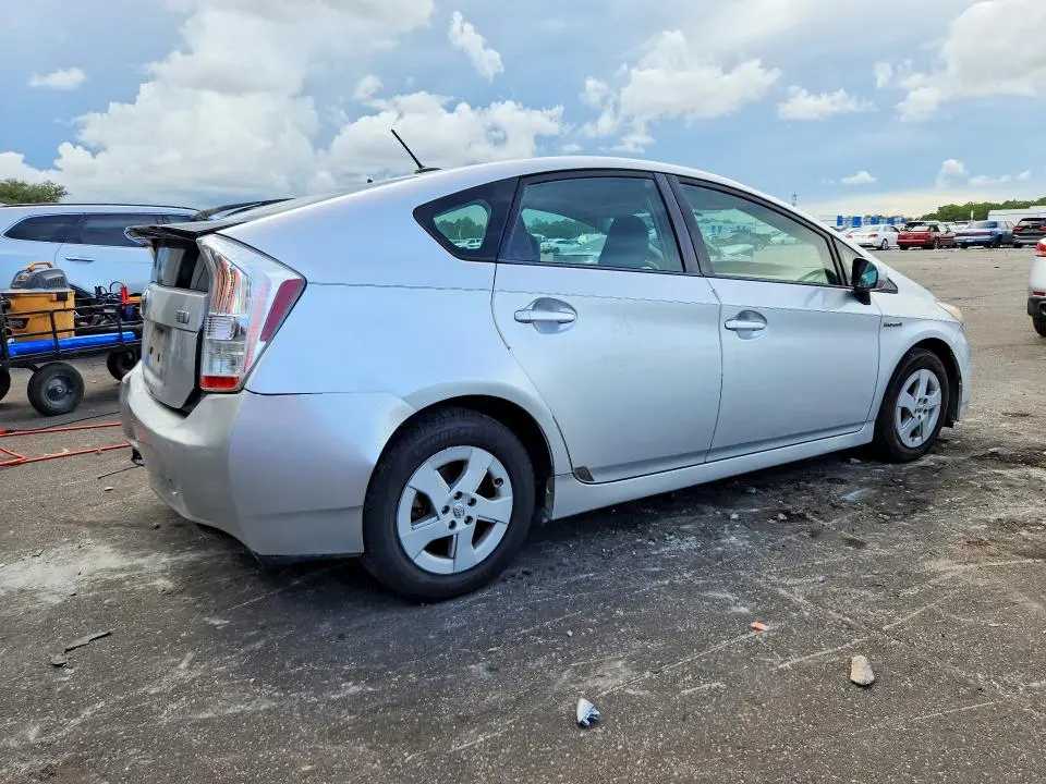 2011 TOYOTA PRIUS THREE  