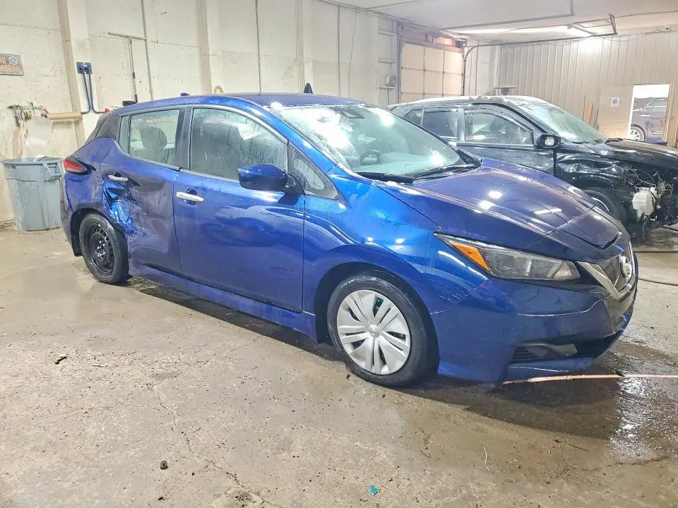 2022 NISSAN LEAF S  