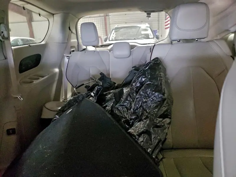 2017 CHRYSLER PACIFICA LIMITED  