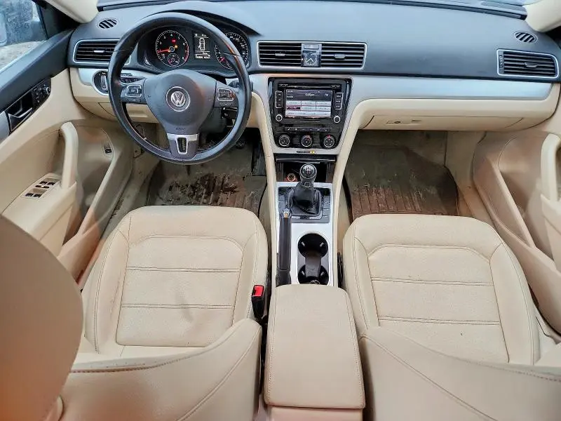 2013 VOLKSWAGEN PASSAT SE  