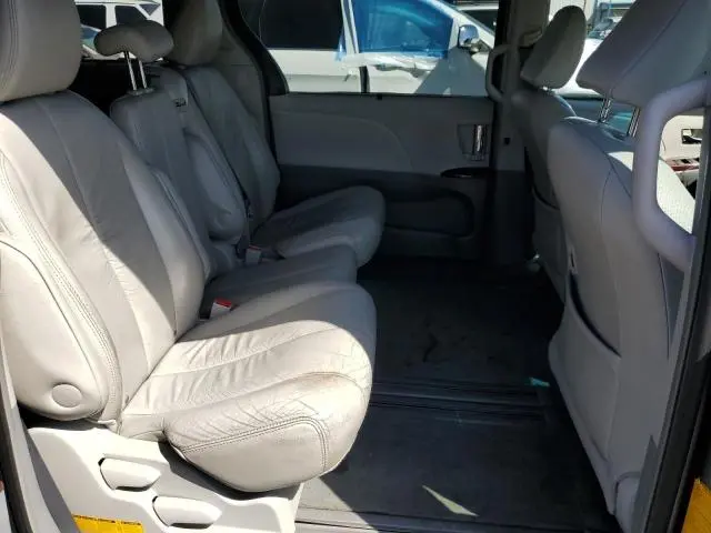 2011 TOYOTA SIENNA XLE  