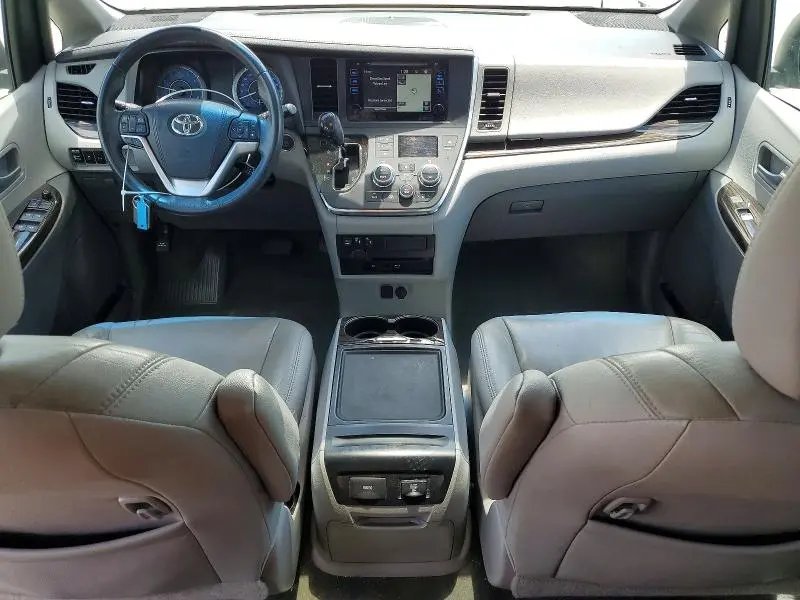 2017 TOYOTA SIENNA XLE PREMIUM 8-PASSENGER  