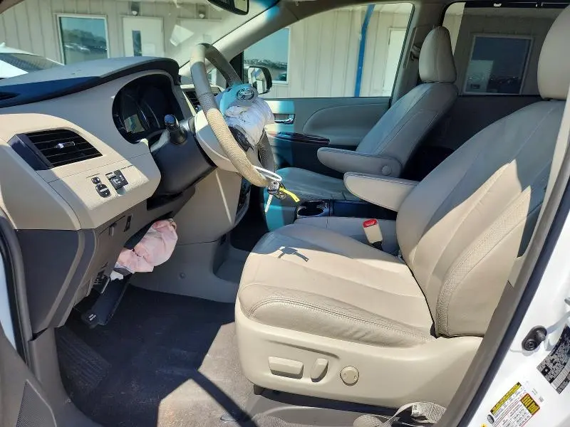 2011 TOYOTA SIENNA XLE 8-PASSENGER  