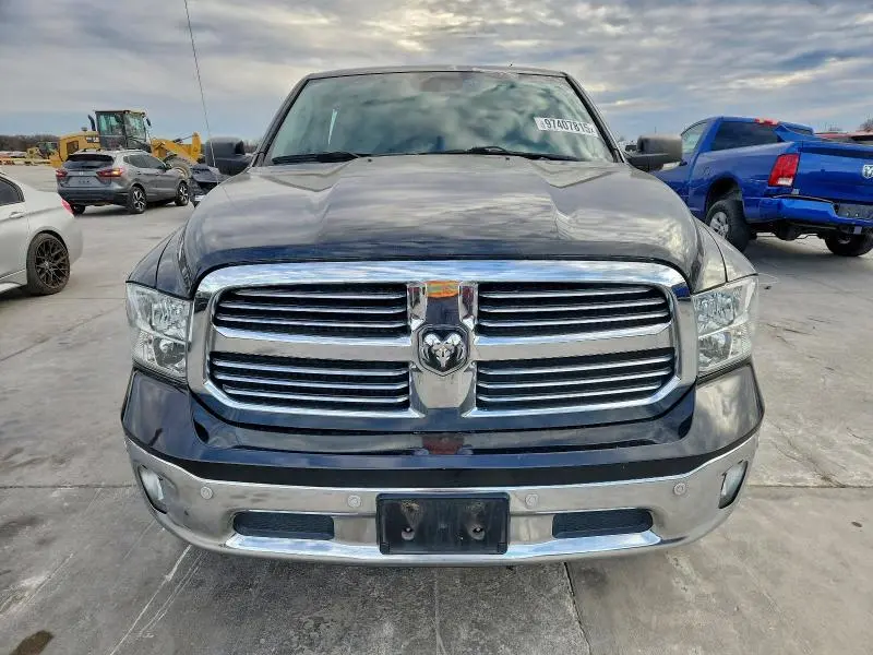 2016 RAM 1500 SLT  