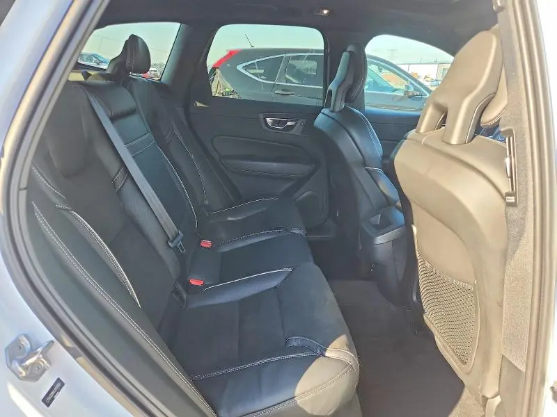 2018 VOLVO XC60 T6 R-DESIGN  