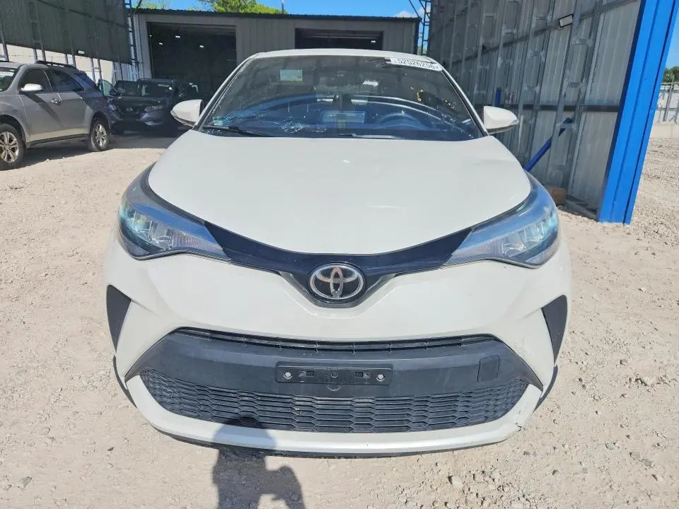 2020 TOYOTA C-HR XLE  