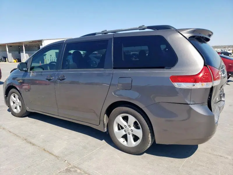2014 TOYOTA SIENNA LE