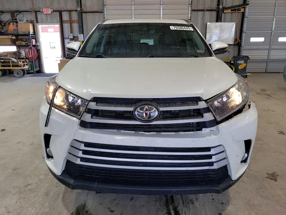 2019 TOYOTA HIGHLANDER SE  