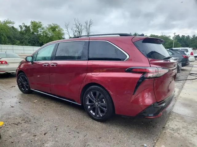 2022 TOYOTA SIENNA XSE  