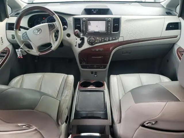 2013 TOYOTA SIENNA XLE  