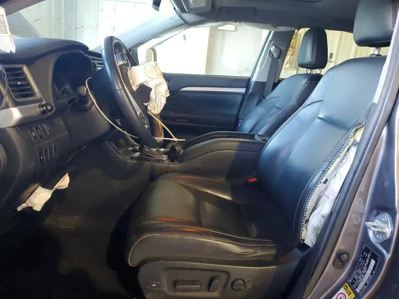 2017 TOYOTA HIGHLANDER SE  