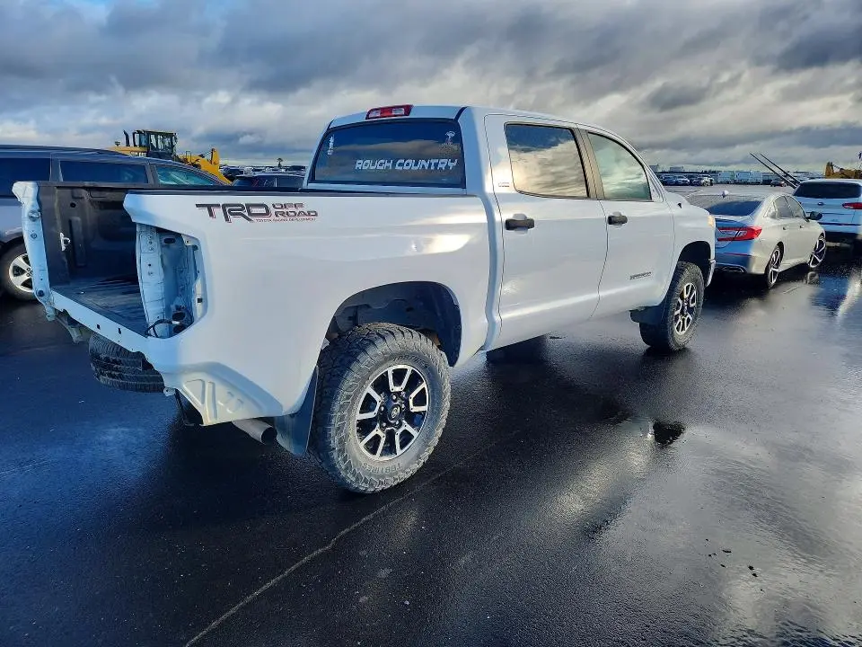 2016 TOYOTA TUNDRA CREWMAX SR5  